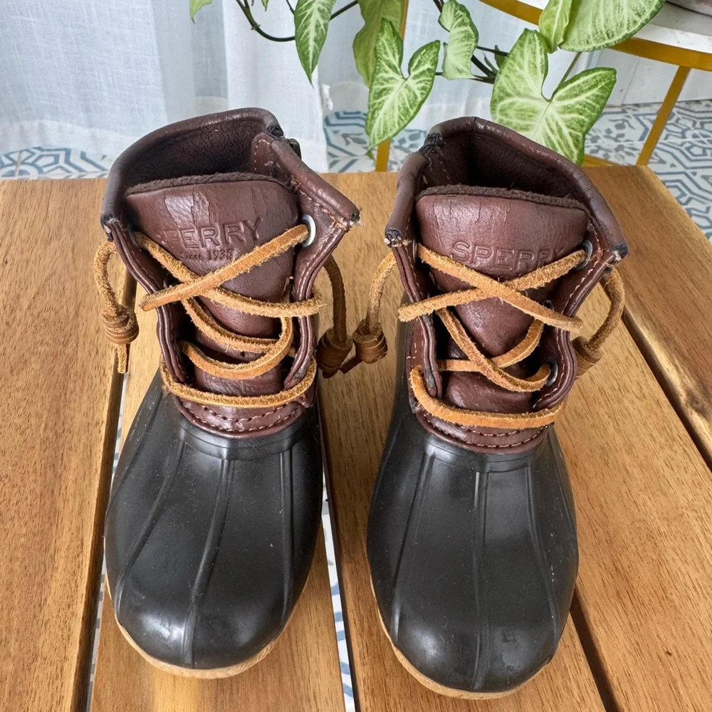 Sperry Saltwater Duck Boots Girls 7 Brown Black Waterproof Lace Up Winter Rain